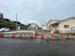 駐車スペースはゆとりある2台分を確保。マイカー用に、お客さま用に、余裕を持ってご利用いただけます。