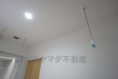 同仕様写真。洗面室に室内物干し付きで天気や時間を気にせずにお洗濯物が干せます＾＾