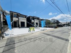 前面道路は交通量が少なく小さなお子様がいるご家庭も安心です＾＾