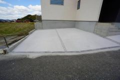 駐車スペースはゆとりある3台分を確保。マイカー用に、お客さま用に、余裕を持ってご利用いただけます^^