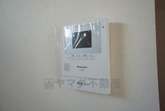 防犯性、セキュリティ対策に安心できるテレビモニター付きインターフォンです。セールスマン対策にもなり安心できます。