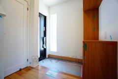 同仕様写真。たっぷり収納できるシューズボックスです。家族全員の靴がきれいに整頓できます。棚の上にお花や写真を飾っても良いですね。