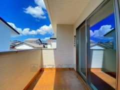 陽当たりの良いバルコニーです。お洗濯やお布団干しはもちろん、日光浴スペースにも。