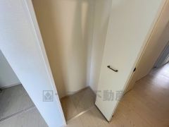 キッチン横パントリー収納完備。食器や食料品の保存に便利です＾＾
