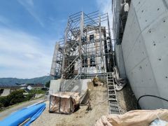 原田小学校：徒歩約12分 宇美東中学校：徒歩約9分お子様の通学が安心の距離です＾＾宇美駅：自転車で約9分。