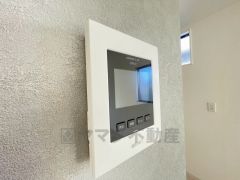 防犯性、セキュリティ対策に安心できるテレビモニター付きインターフォンです。セールスマン対策にもなり安心できます。