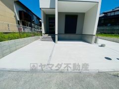 カースペースは2台分確保＾＾並列駐車でスムーズに停めることが出来ます＾＾