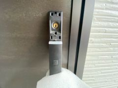 かざすだけで開閉できる、タッチキー採用の玄関。お買い物帰りで、両手がふさがってきても簡単に中に入れます＾＾