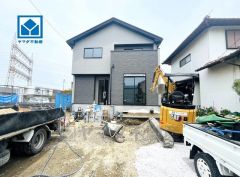 伊賀駅徒歩11分＾＾WIC・SIC・ファミリークローク・並列駐車2台。スーパー・コンビニ10分圏内＾＾