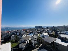 最上階・角部屋。 バルコニーからは海や福岡タワーが眺望できます＾＾スーパー・コンビニまで徒歩8分＾＾