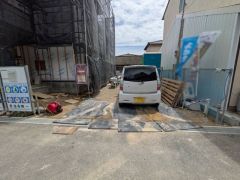 駐車スペースはゆとりある4台分を確保。マイカー用に、お客さま用に、余裕を持ってご利用いただけます。
