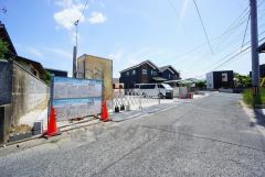 前面道路は交通量が少なく小さなお子様がいても安心です＾＾