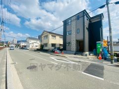 前面道路は北西側約9.8ｍ。西鉄天神大牟田線「白木原」駅徒歩1分＾＾