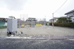 駐車スペースはゆとりある4台分を確保。マイカー用に、お客さま用に、余裕を持ってご利用いただけます。