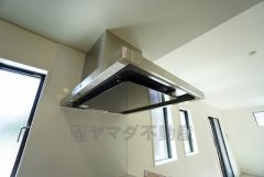 調理により発生する油煙や臭いを吸い込み、屋外へ排気してくれます。