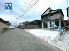 前面道路は南西側約4.6ｍ。交通量が少なく小さなお子様がいるご家庭でも安心です。 スマートキー、食器洗い乾燥機、高断熱Low－E複層ガラス、温水洗浄便座、浴室暖房乾燥機など生活を豊かにする設備が満載。