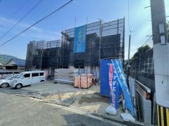 前面道路は交通量が少なく、小さなお子様がいるご家庭も安心です＾＾