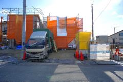 カースペース並列2台＾＾ご夫婦で1台ずつ所有出来ます。