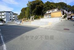 道路幅約6.6ｍの南道路に面する角地＾＾日当たり良好です＾＾