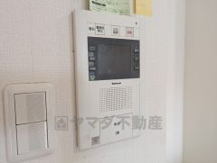 玄関前に自転車を置くことが可能です。