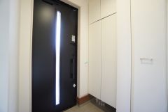 たっぷり収納できるシューズボックスです。家族全員の靴がきれいに整頓できます。玄関収納も問題ありません。
