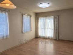 家族が集まる開放的なリビング。隣の和室と合わせると約20帖の空間がつくれます＾＾思い思いの時間を過ごしたり、家族みんなで食事をしたり、素敵な団らんの場になりますね。