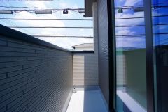 お天気の良い日はお洗濯物がよく乾きそうな日当たり良好のバルコニー バルコニーから広がる開放的な眺望。視界が抜けており、心地よい景色が楽しめます＾＾