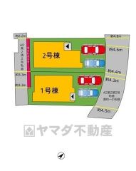 1号棟。カースペースは停めやすい並列駐車2台付き。