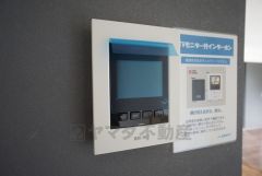 防犯性、セキュリティ対策に安心できるテレビモニター付きインターフォンです。セールスマン対策にもなり安心できます。