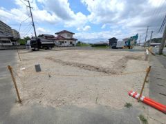 駐車スペースはゆとりある2台分を確保。マイカー用に、お客さま用に、余裕を持ってご利用いただけます^^