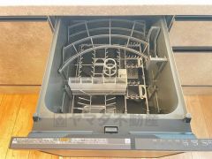 家事の時間が短縮できる食器洗浄乾燥機付。後片付けもラクラクです。 食器を洗う手間が減るので家族とのコミュニケーションの時間や自分の時間が増えますね。