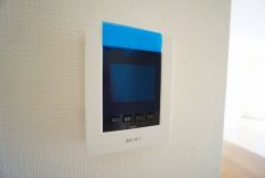防犯性、セキュリティ対策に安心できるテレビモニター付きインターフォンです。セールスマン対策にもなり安心できます。
