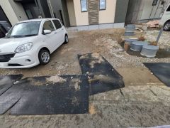 駐車スペースはゆとりある3台分を確保。マイカー用に、お客さま用に、余裕を持ってご利用いただけます^^