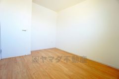 暖かい日差しが差し込む洋室。お気に入りの家具とインテリアで素敵な部屋を作りましょう＾＾