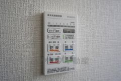 浴室暖房乾燥機には、暖房、乾燥、涼風、換気の4つの機能が付いています。タイマー付きです。