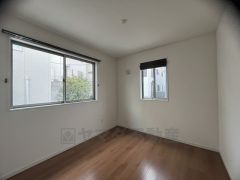 2面採光を確保した明るい室内は、風通しも良く、大変居心地の良い空間となっております。