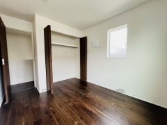 全居室に収納完備。下段を引き出し収納にするなど、空いたスペースを有効活用すれば収納力がグッと高まります。常に整理整頓されたお部屋は気持ちがいいです＾＾
