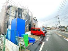 前面道路は南側6.7ｍ、北西側7.5ｍと広く駐車がスムーズにできます＾＾