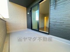 お洗濯物を干すスペースとしても十分な広さがあります。  お天気の良い日はお洗濯物がよく乾きそうな日当たり良好のバルコニー＾＾