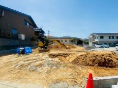 小学校・中学校まで11分圏内。 お子様がいても安心です＾＾ 西鉄バス高雄中央公園バス徒歩3分＾＾ 通勤通学に便利＾＾