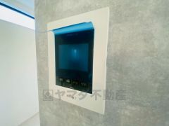 防犯性もばっちり、TVモニター付きインターフォン完備。大きなモニターで玄関先を確認できます。録画機能が付いているので不在時の訪問者も確認できて安心です^^