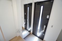 同仕様写真。たっぷり収納できるシューズボックスです。家族全員の靴がきれいに整頓できます。