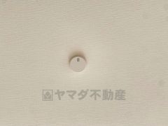 火災による煙や熱を感知して、警報音やブザー等で火災の発生を知らせてくれる火災警報器。