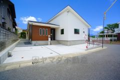 角地＾＾ 前面道路は北・西側4.8ｍ～4.9ｍ。 交通量が少ないため小さなお子様がいても安心です＾＾