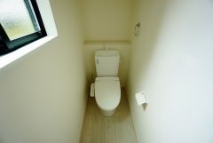 同仕様写真。1階2階の2ヶ所にトイレがありますので、忙しい朝にもゆとりが生まれますね＾＾