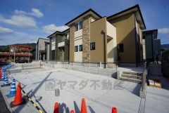 流行に左右されないベーシックなカラーリングは、永住にふさわしい佇まいです＾＾インナーバルコニーがアクセントとなったハイセンスな外観です。