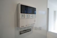 キッチン横からお湯張り、追い炊き、足し湯がボタン一つで楽々操作できる給湯機リモコン