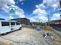 ＪＲ鹿児島本線「水城」駅徒歩5分。西鉄バス「特別史跡水城跡西門前」停徒歩4分＾＾