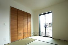 同仕様写真。ＬＤＫに隣接する和室です。様々な使用用途で活躍しそうです。
