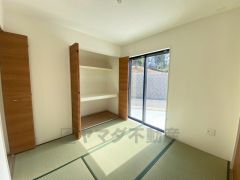 ＬＤＫに隣接する和室です。様々な使用用途で活躍しそうです。